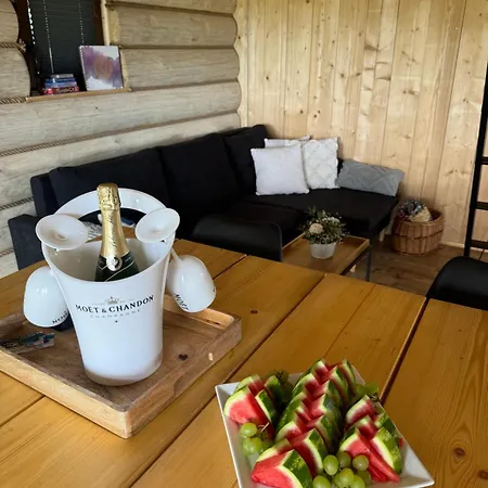 Glamping Salas Dom wakacyjny Mochtin