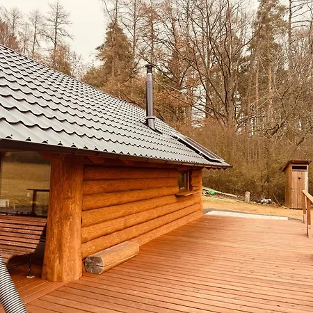 Glamping Salas Ferienhaus Mochtin