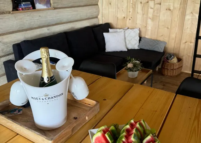 Glamping Salas Nyaraló Mochtin